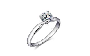 pierścionek zaręczynowy z diamentem